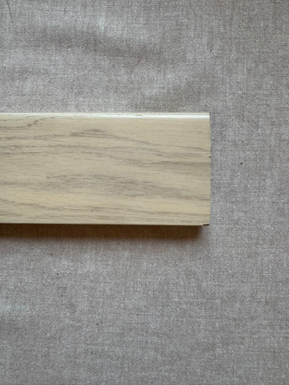 Плинтус массив Дуб белый лак 70х15 мм